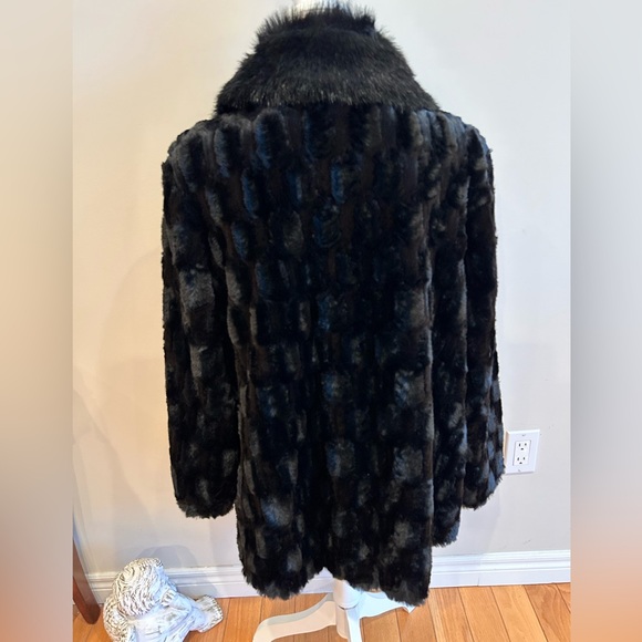 Novelti black faux fur coat. Excellent condition. - Picture 3 of 5